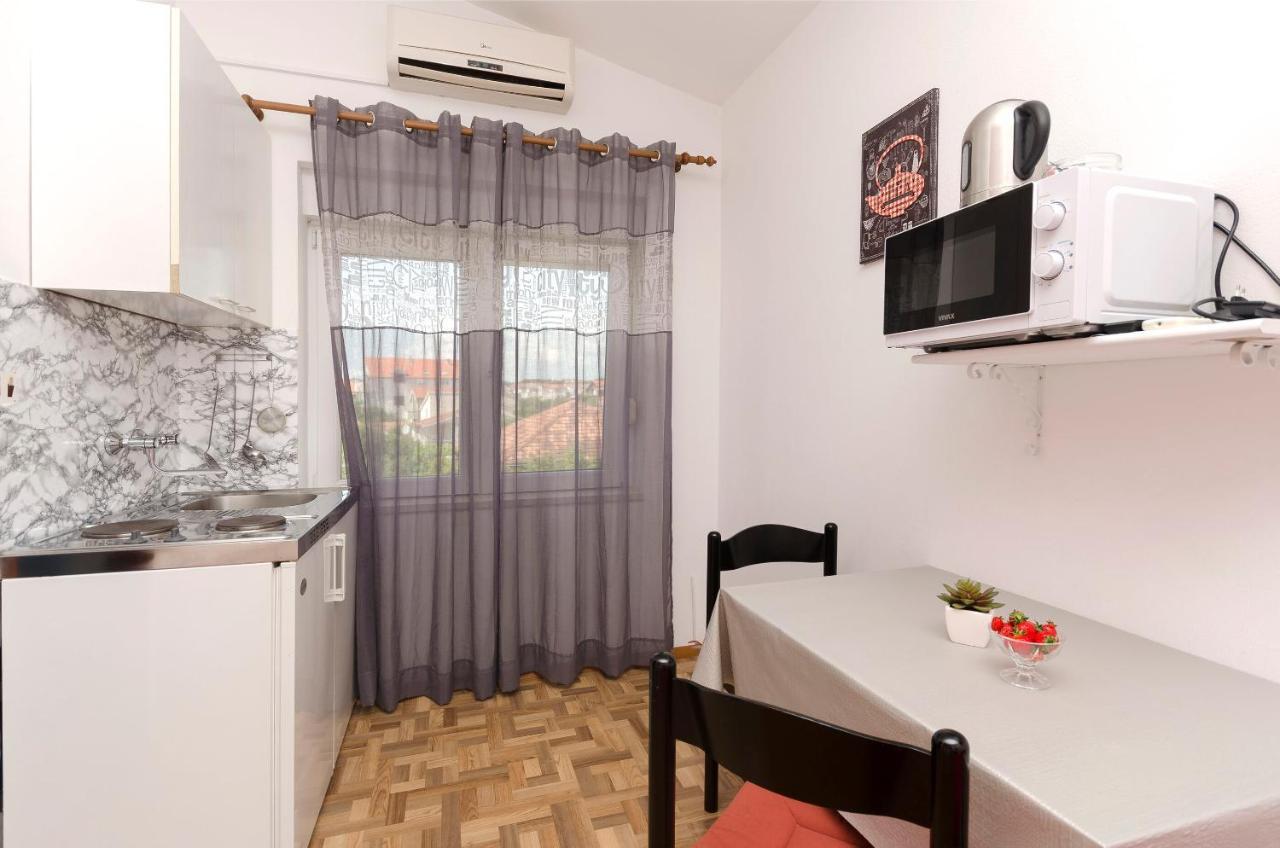 Apartments And Room Take It Easy Tribunj  Exterior photo