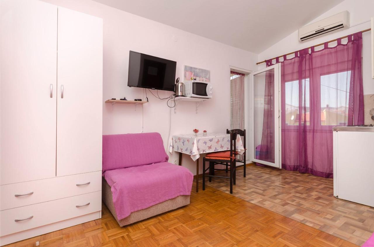 Apartments And Room Take It Easy Tribunj  Exterior photo